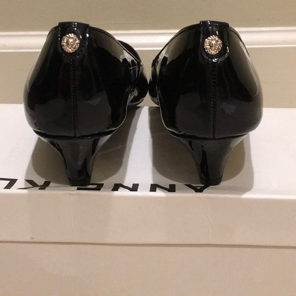 Anne Klein patent black pointed toe kitten heel pump - Picture 3 of 4